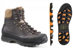 Boot in greased full grain leather with Kevlar stitching